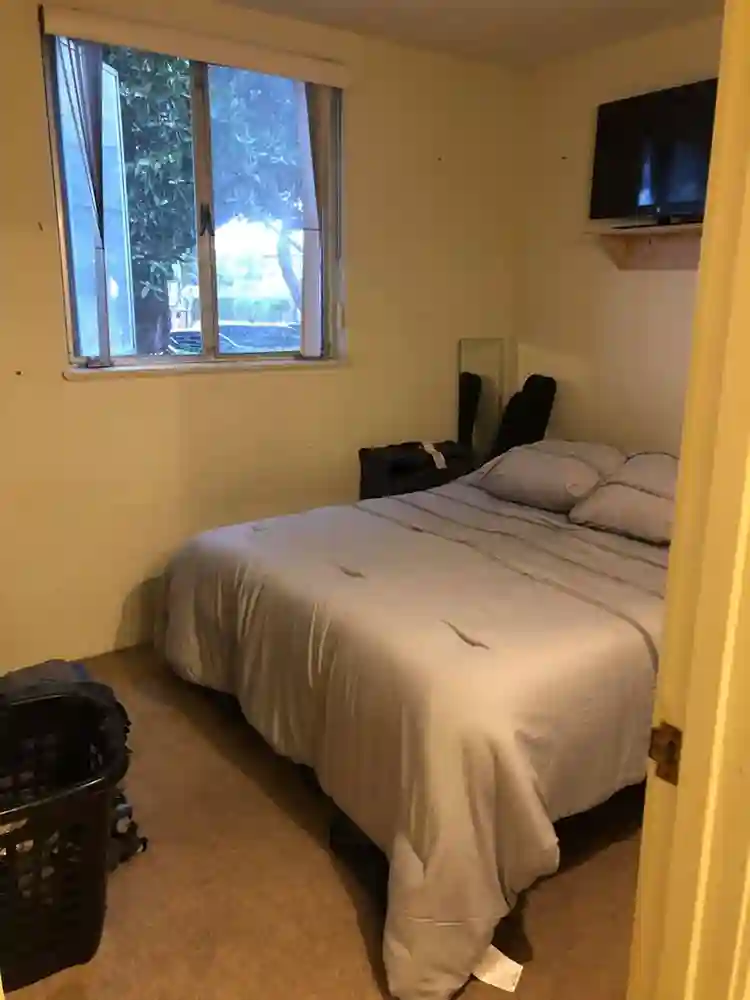 1 Bedroom in a 2 bedroom / 1 bath