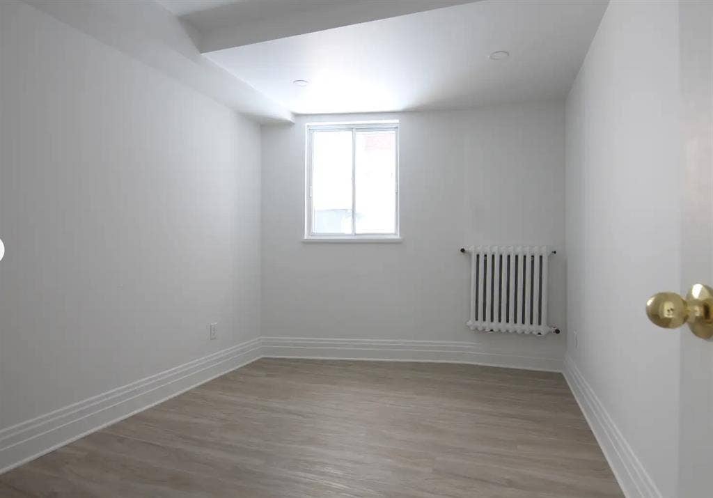 Looking for a roommate