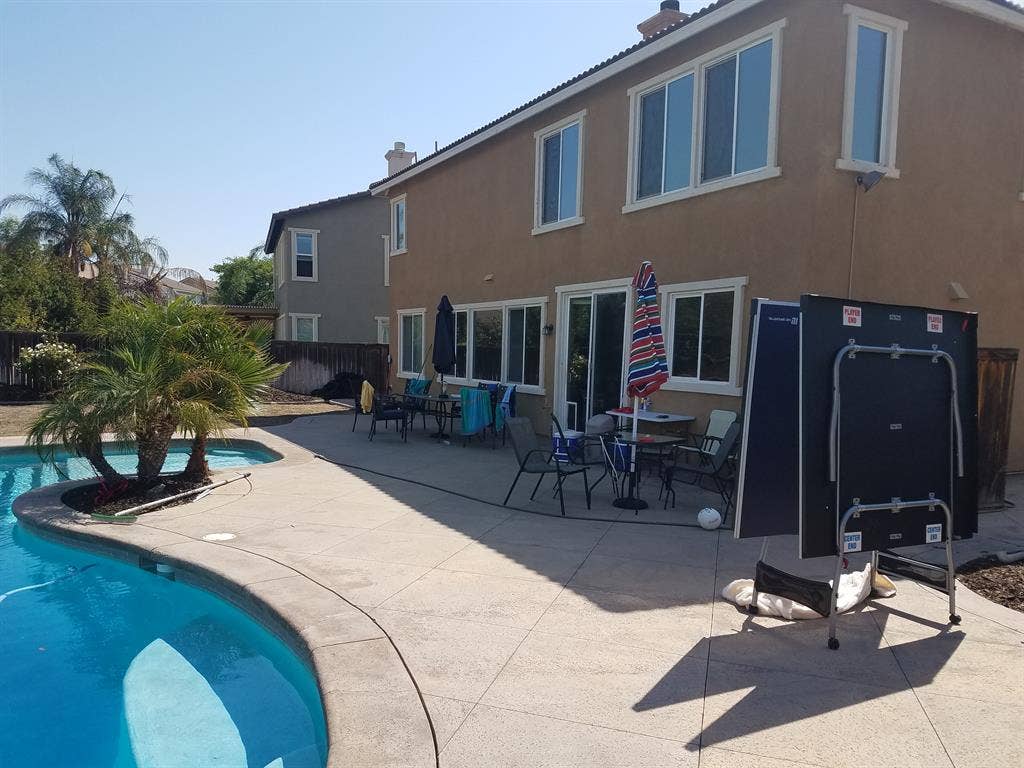 Great neighborhood, pool & spa.