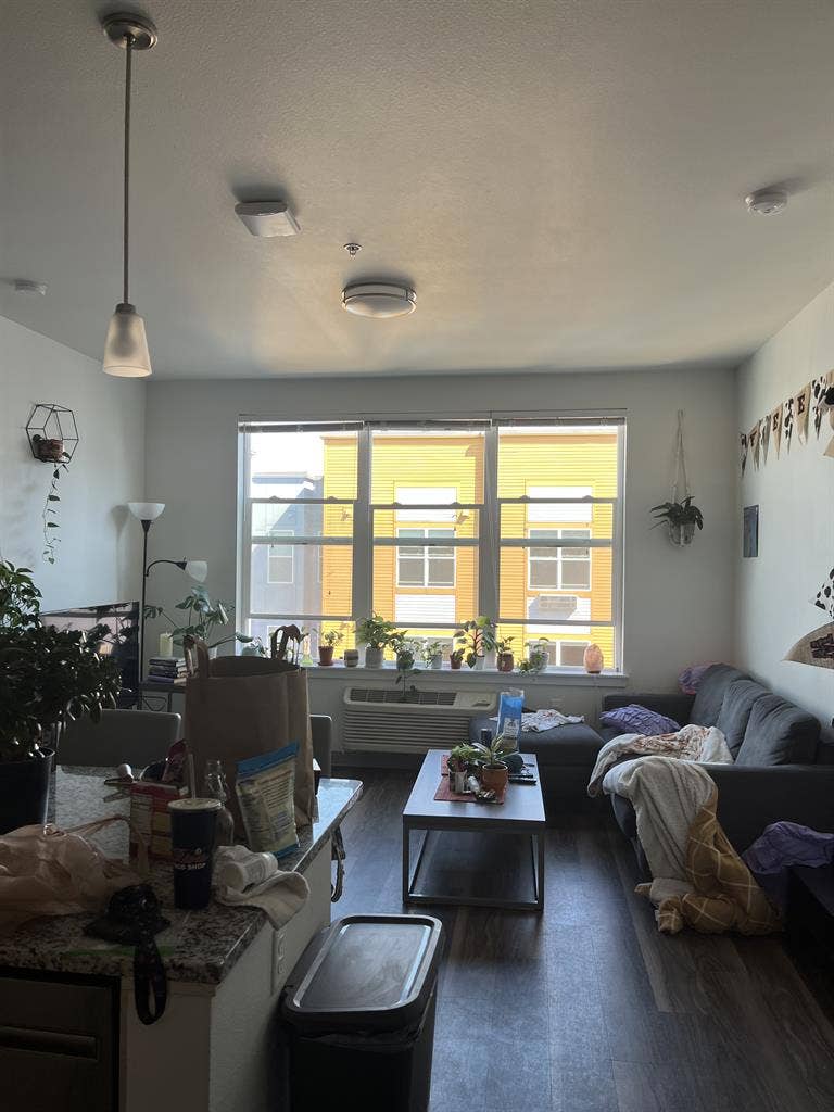 LEASETAKEOVERFURNISHED 4 Bed 2 Bath