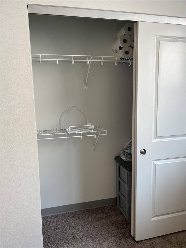 LEASETAKEOVERFURNISHED 4 Bed 2 Bath