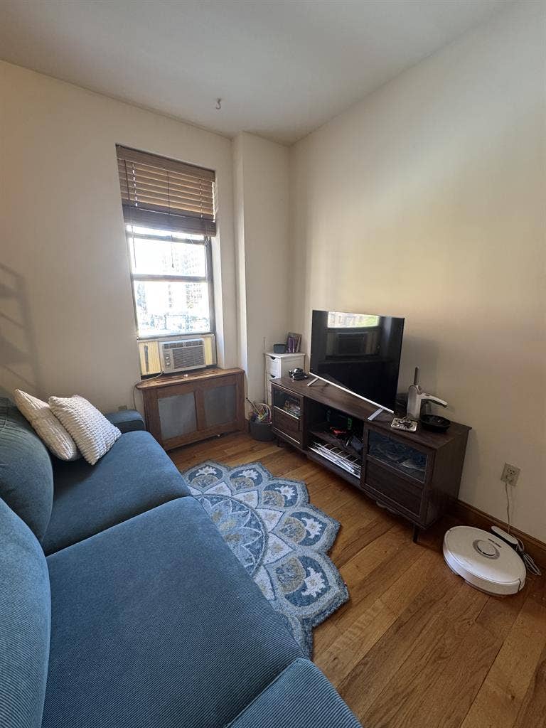 Bright, spacious room in UWS