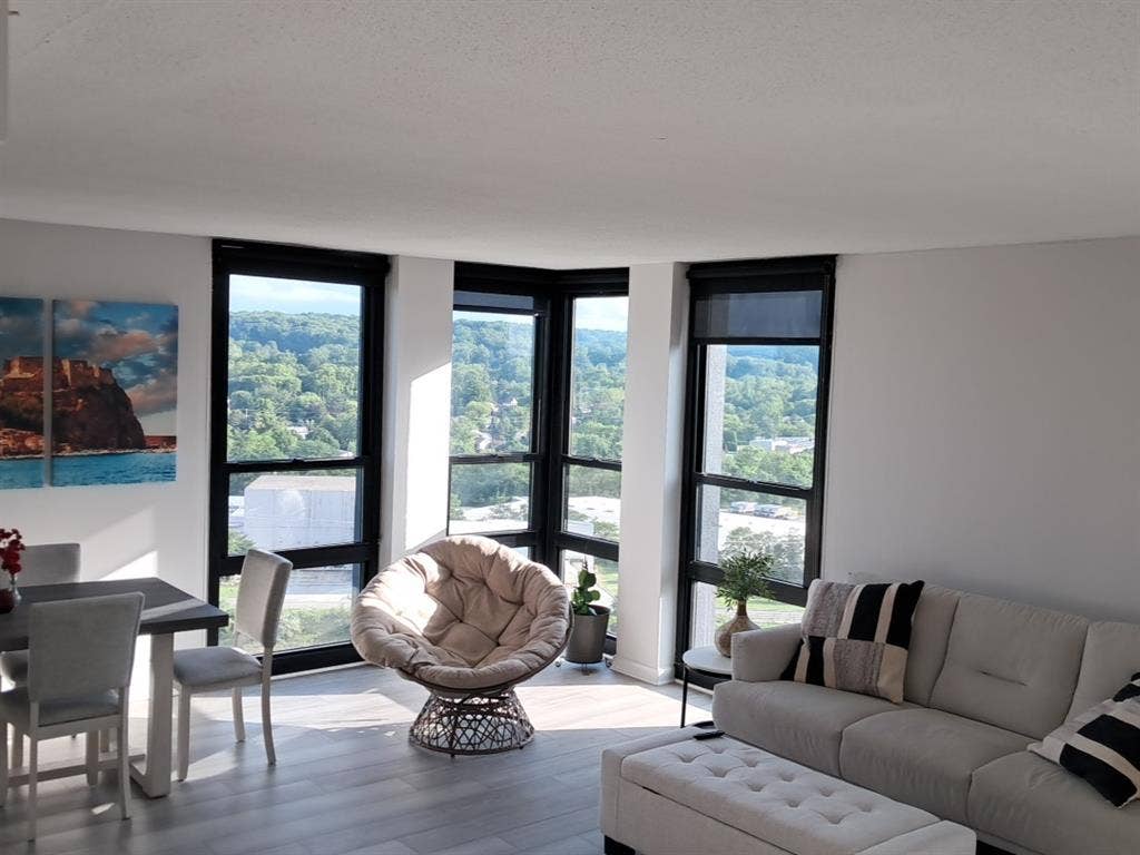 Beautiful 8th Floor Room