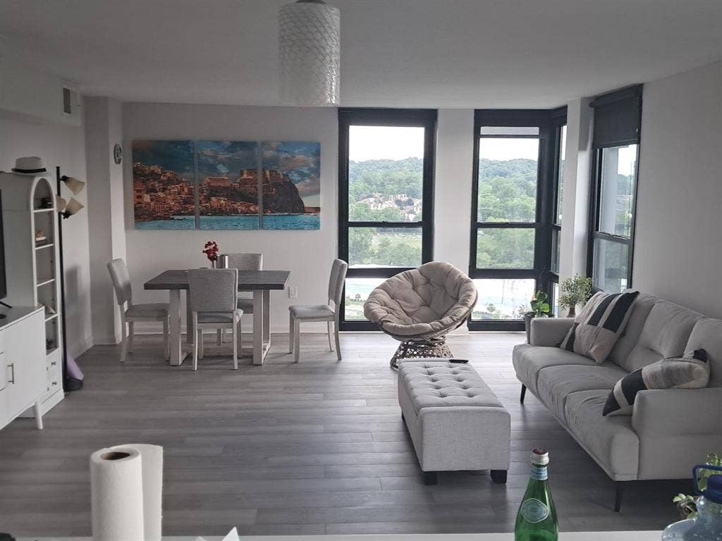 Beautiful 8th Floor Room