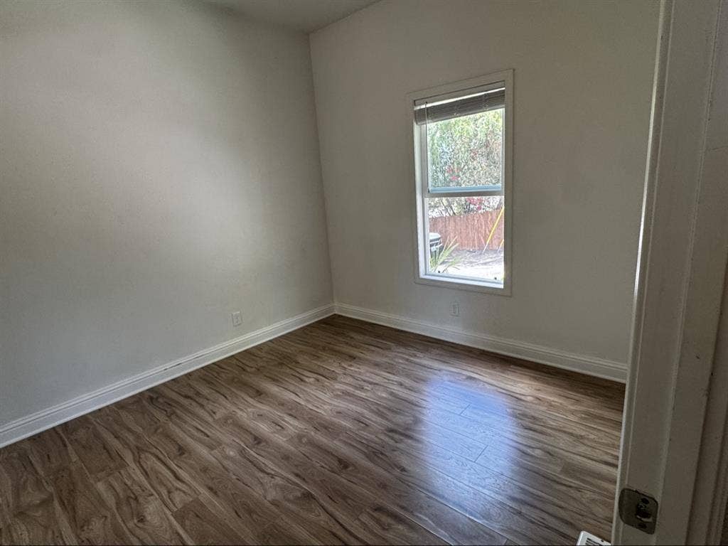 2 ROOMS AVAILABLE