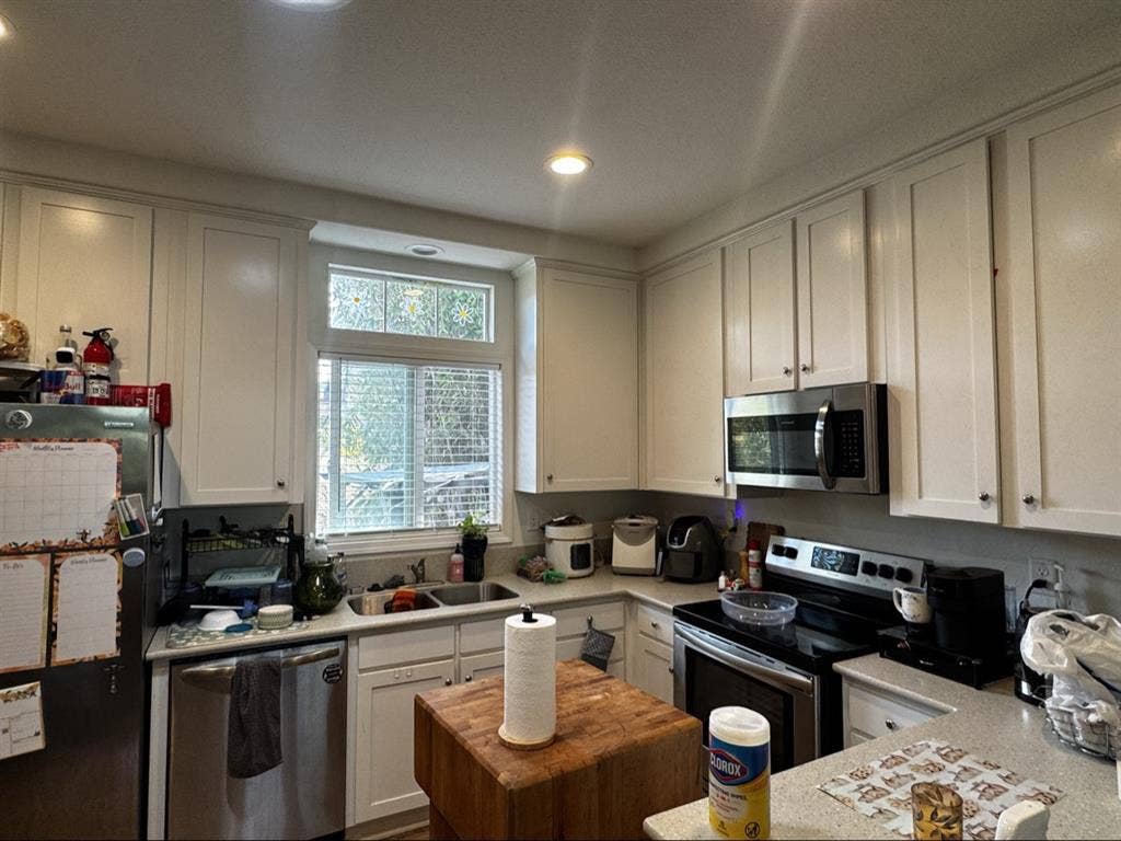 2 ROOMS AVAILABLE