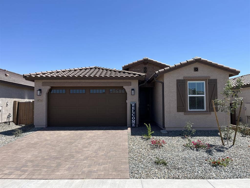 Room in Brand-New 5-Bedroom Home