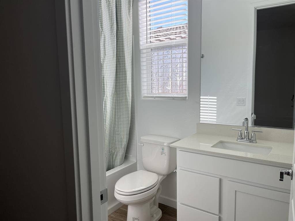 Room in Brand-New 5-Bedroom Home