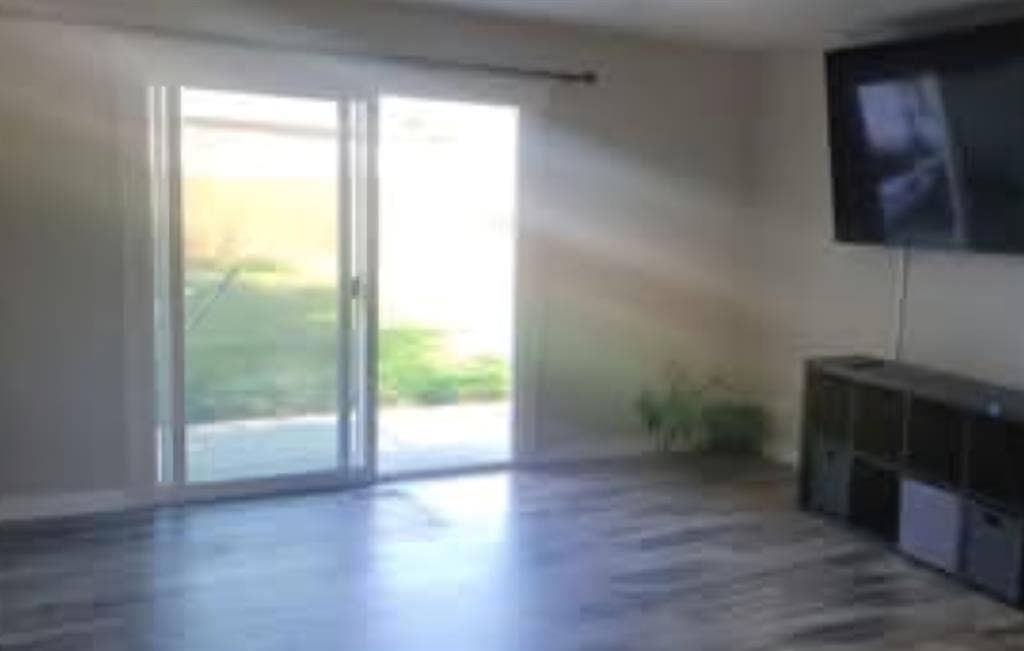 Private room for male Aug. 1