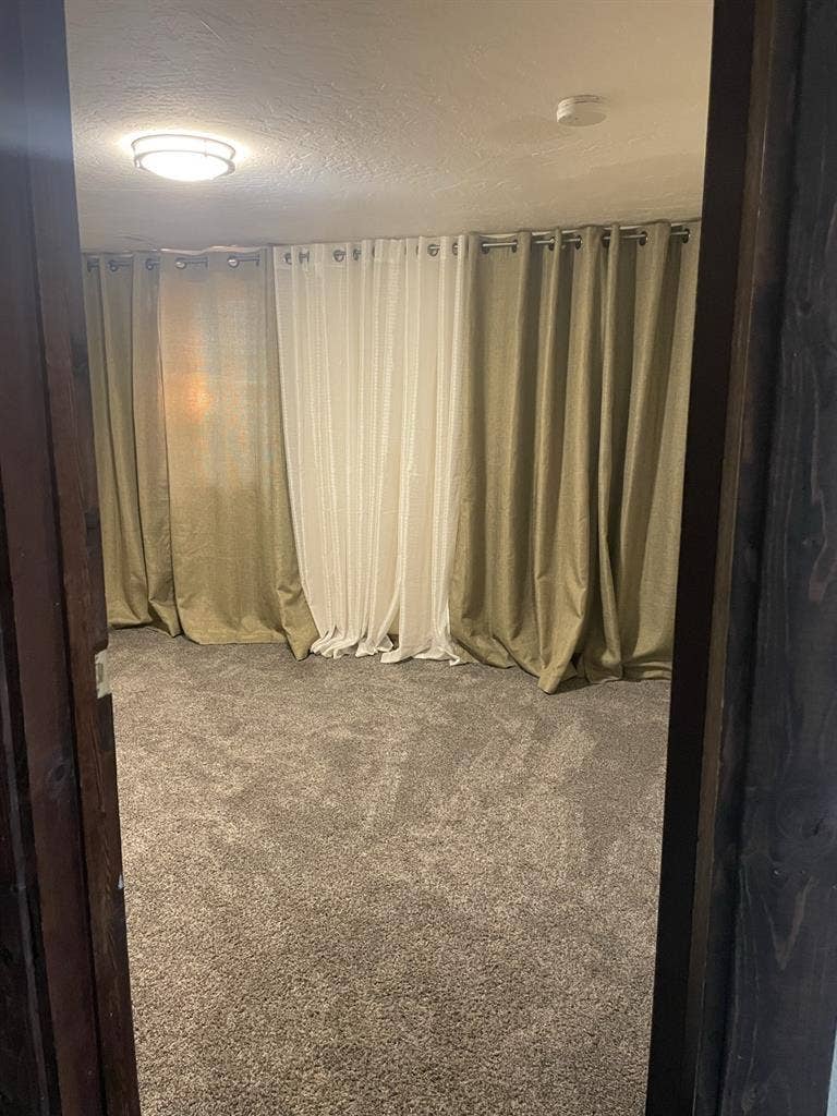 Seeking co-living rommate