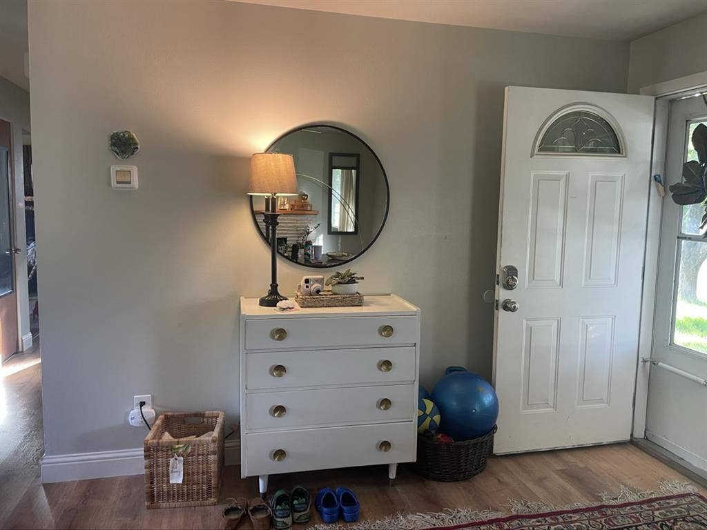 Seeking co-living rommate