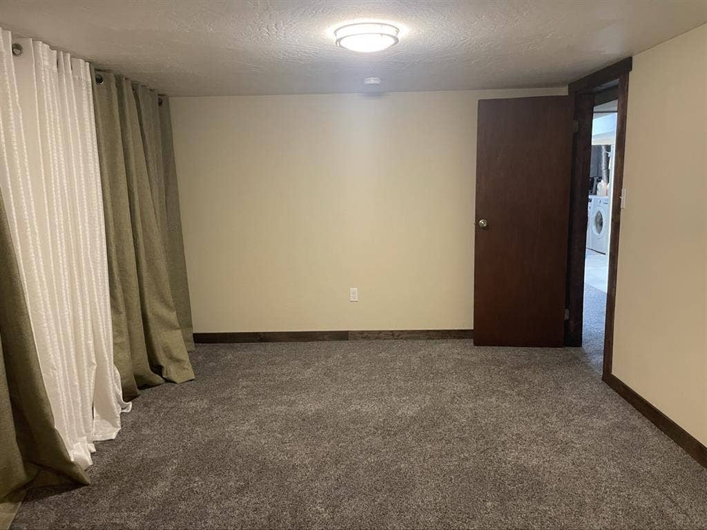 Seeking co-living rommate