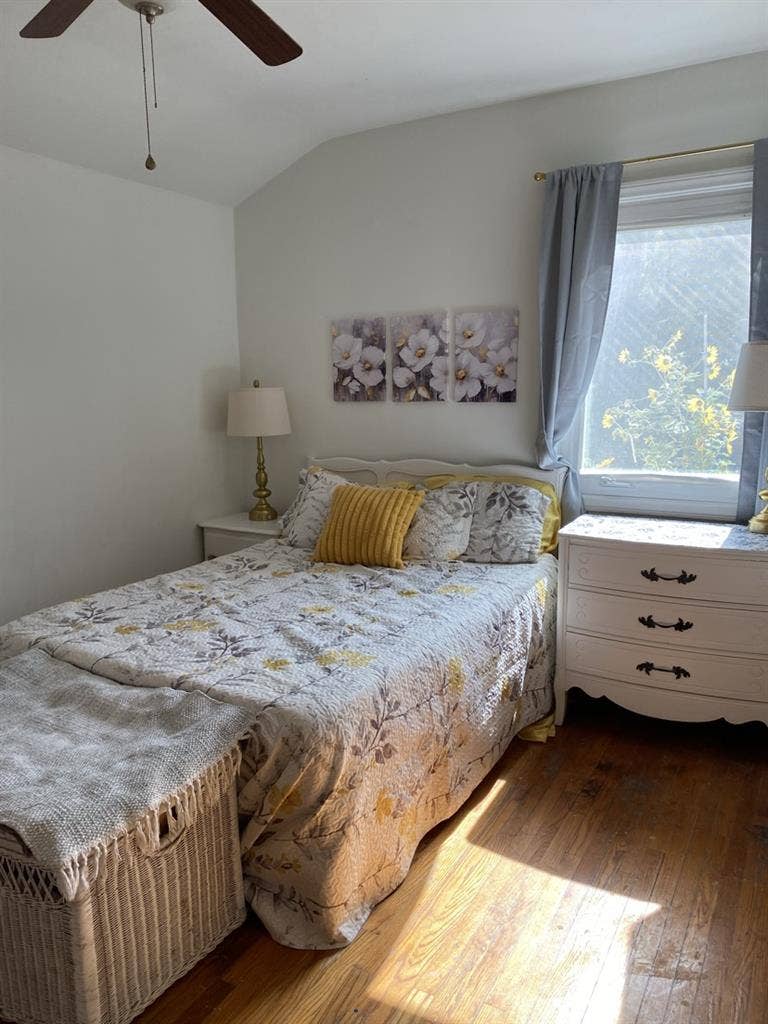 2 Rooms in 3 Bdrm House