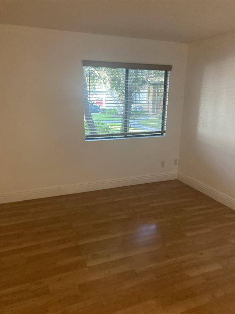 Roommate Wanted. 38M/dog