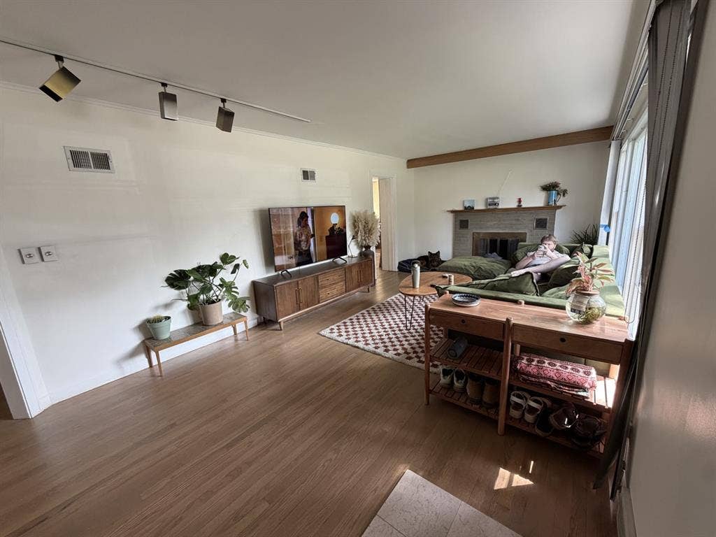 Room for rent (park ridge)
