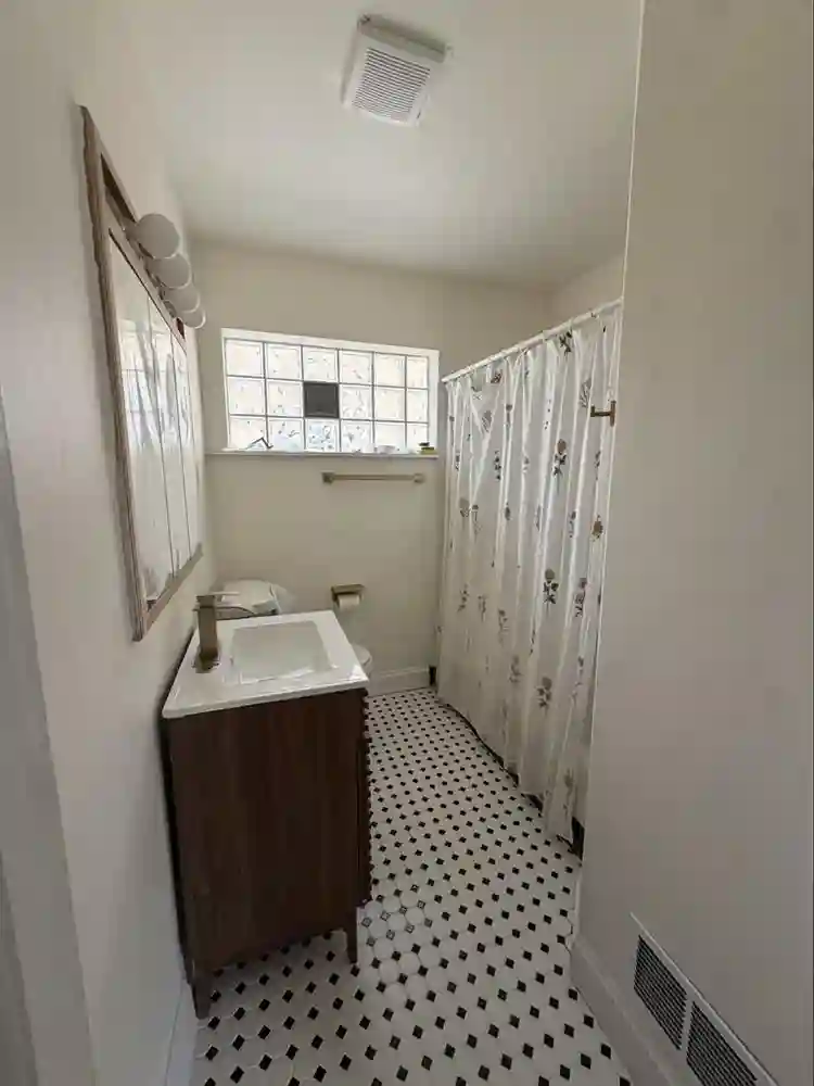 Room for rent (park ridge)