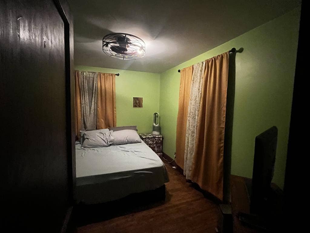 Room Available Near Downtown Aurora