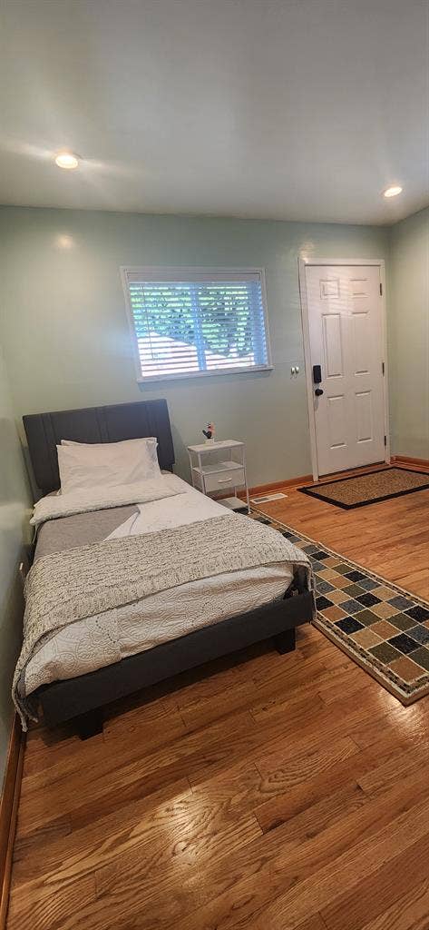 Private room for rent single person