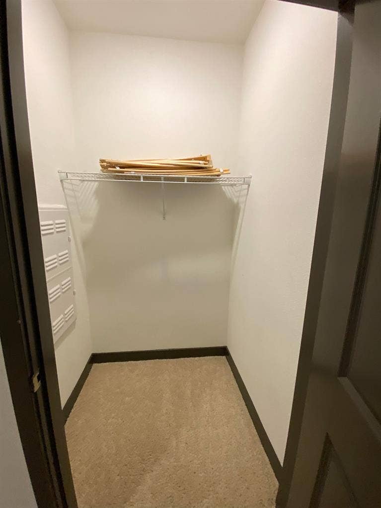 Looking for roomate
