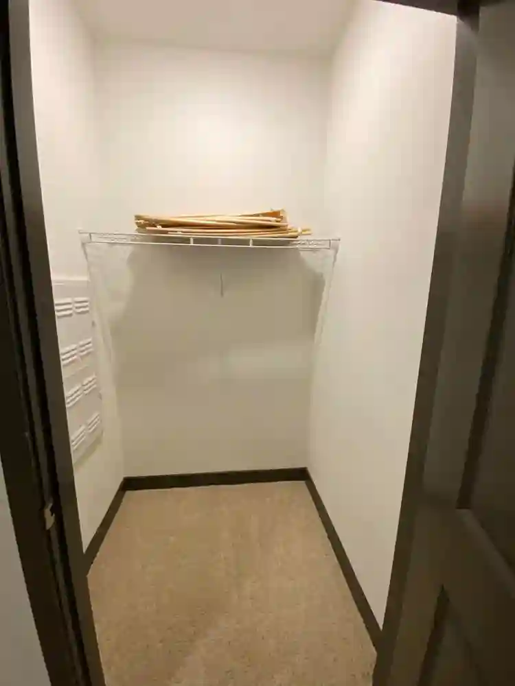 Looking for roomate