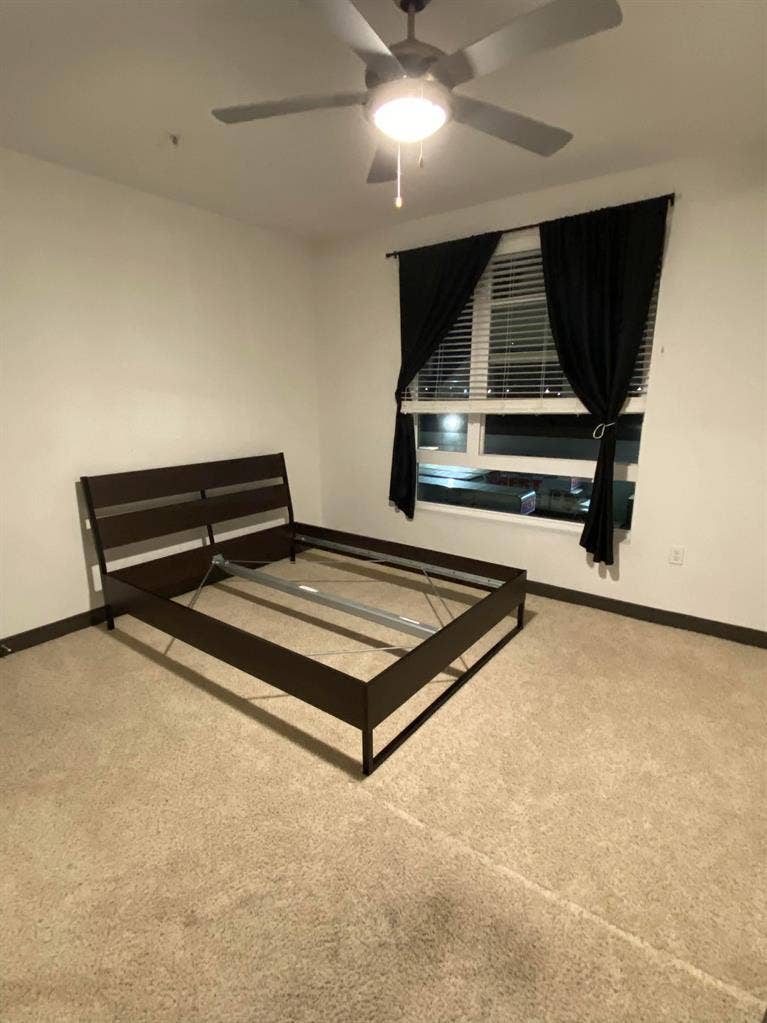 Looking for roomate