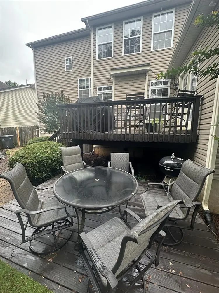 2 Bdrm Suite, w/ 1 bath + loft