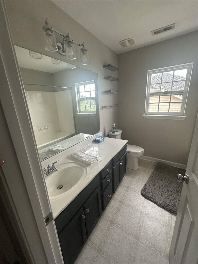 2 Bdrm Suite, w/ 1 bath + loft