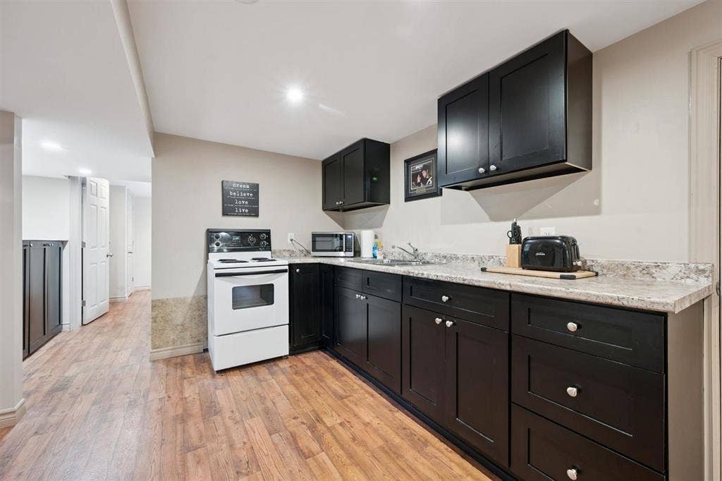 6 bedroom 3 bath house