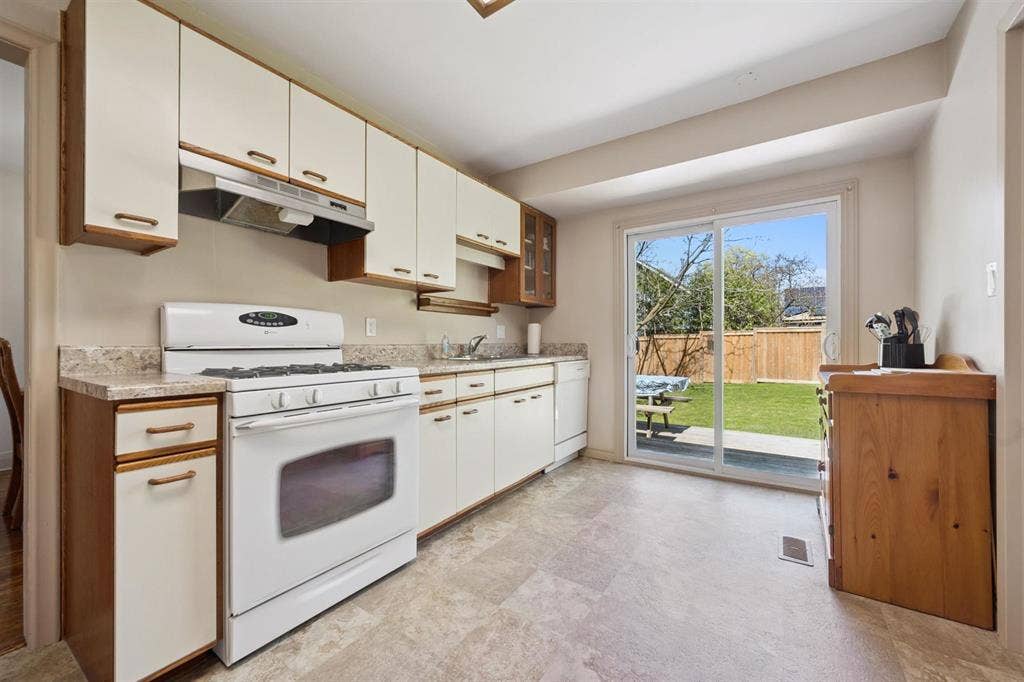 6 bedroom 3 bath house