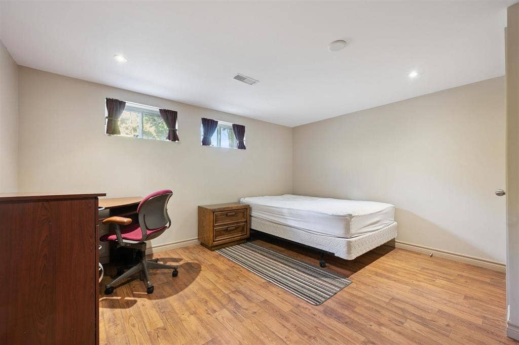 6 bedroom 3 bath house
