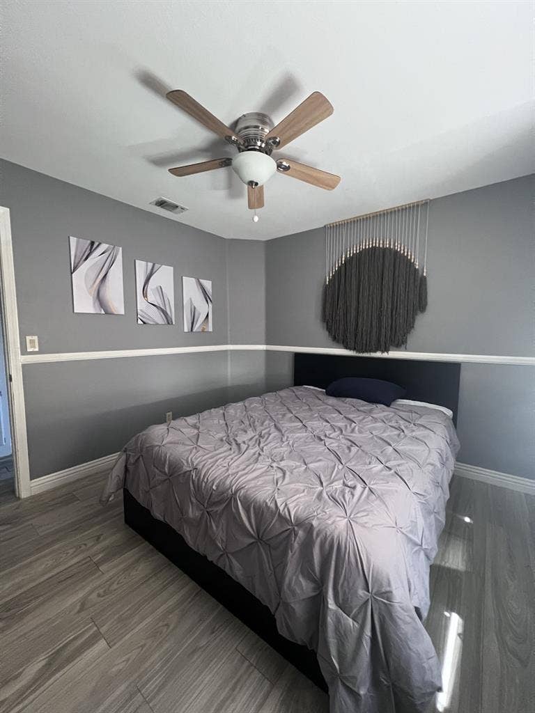 Furnished room in Green Valley