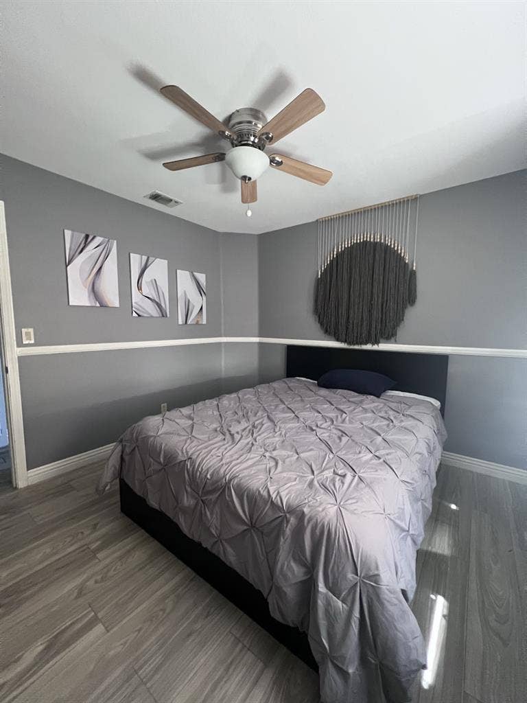 Furnished room in Green Valley