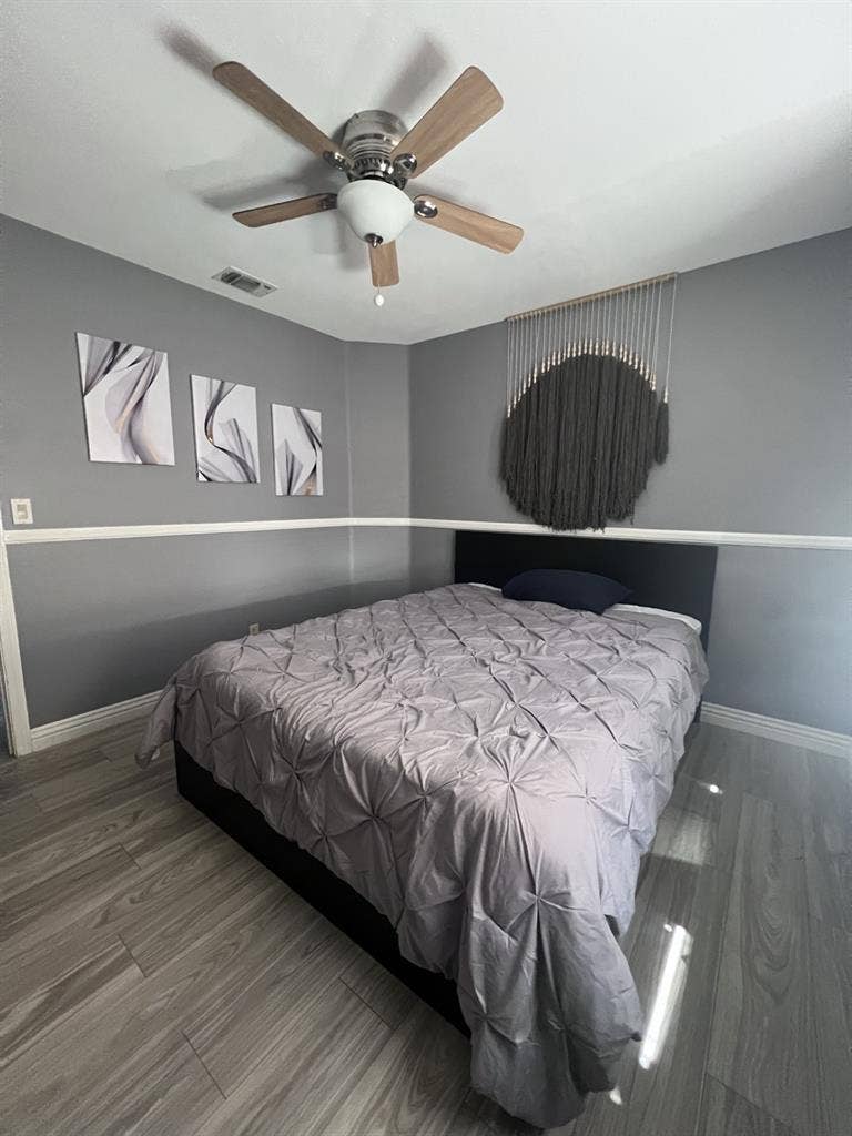 Furnished room in Green Valley