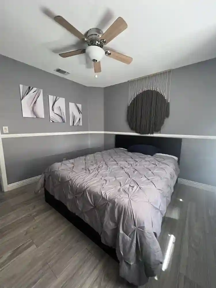 Furnished room in Green Valley