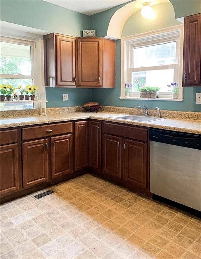 Looking for 3rd roommate!
