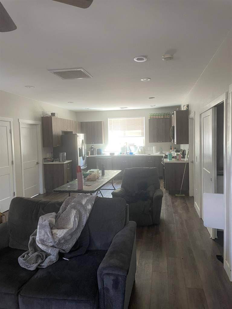 3 Rooms walking distance from NAUU