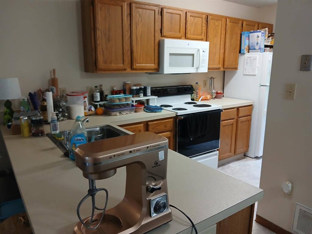 Looking for roommate to share space
