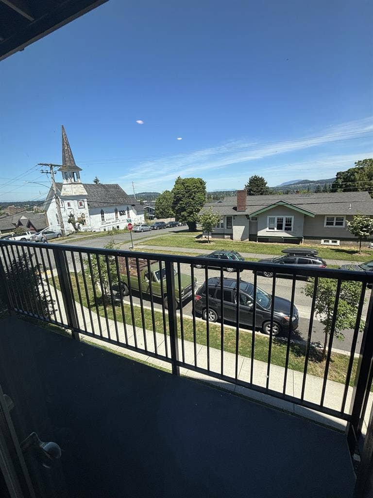Looking for 3rd roommate!