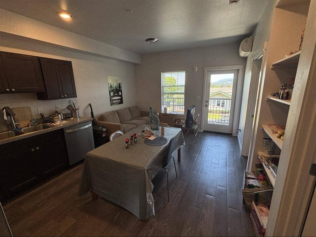 Looking for 3rd roommate!