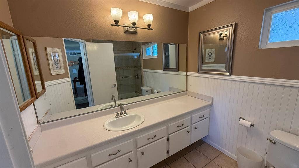Room in W.Garden Grove (Utils incl)