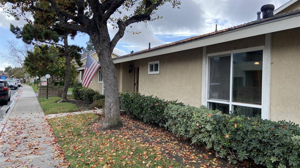 Room in W.Garden Grove (Utils incl)