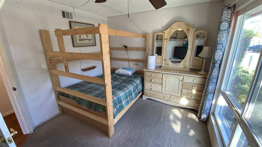 Room in W.Garden Grove (Utils incl)