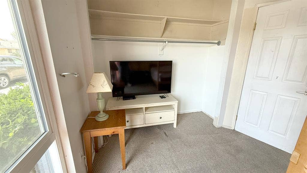 Room in W.Garden Grove (Utils incl)