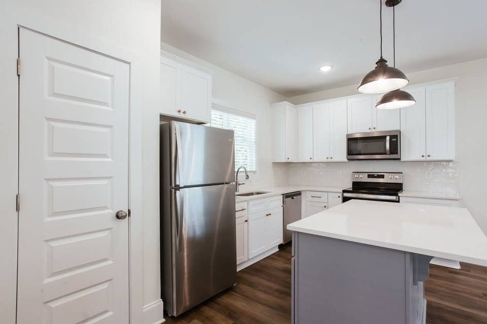 4br Home for Rent ~1milefrom Campus