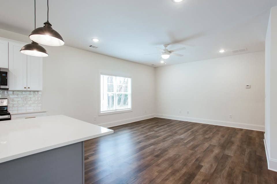 4br Home for Rent ~1milefrom Campus