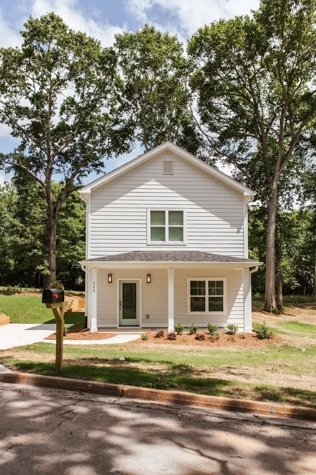 4br Home for Rent ~1milefrom Campus