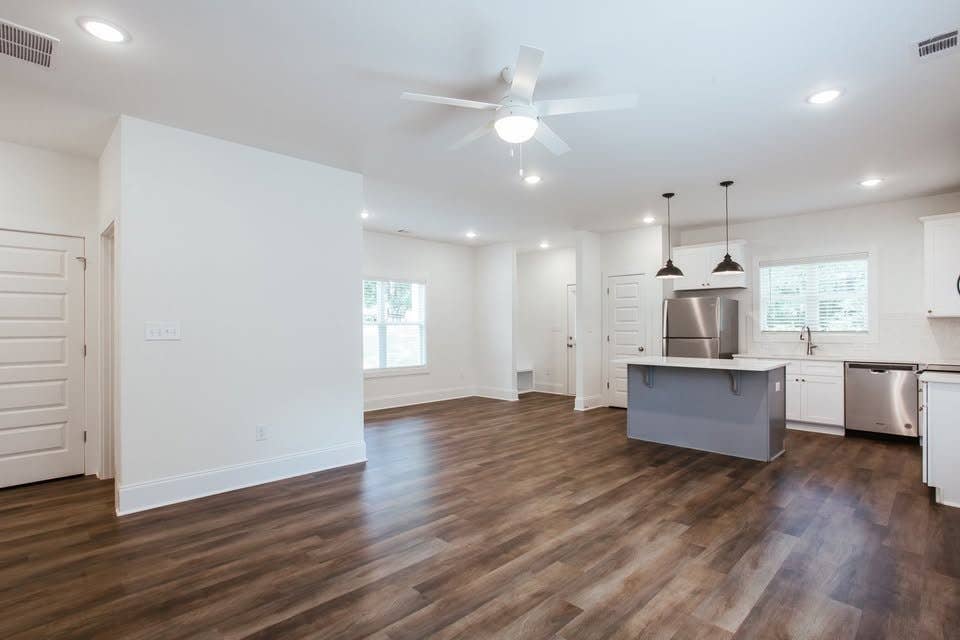 4br Home for Rent ~1milefrom Campus
