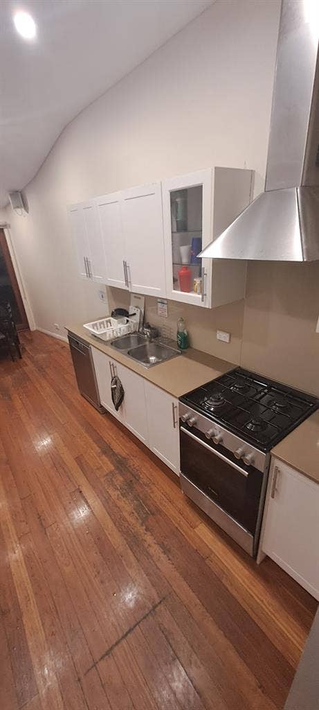 Pyrmont NSW /$280 Pw