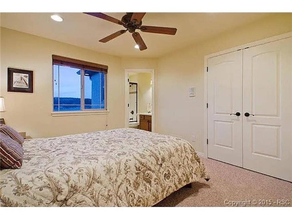Room in Monument House!