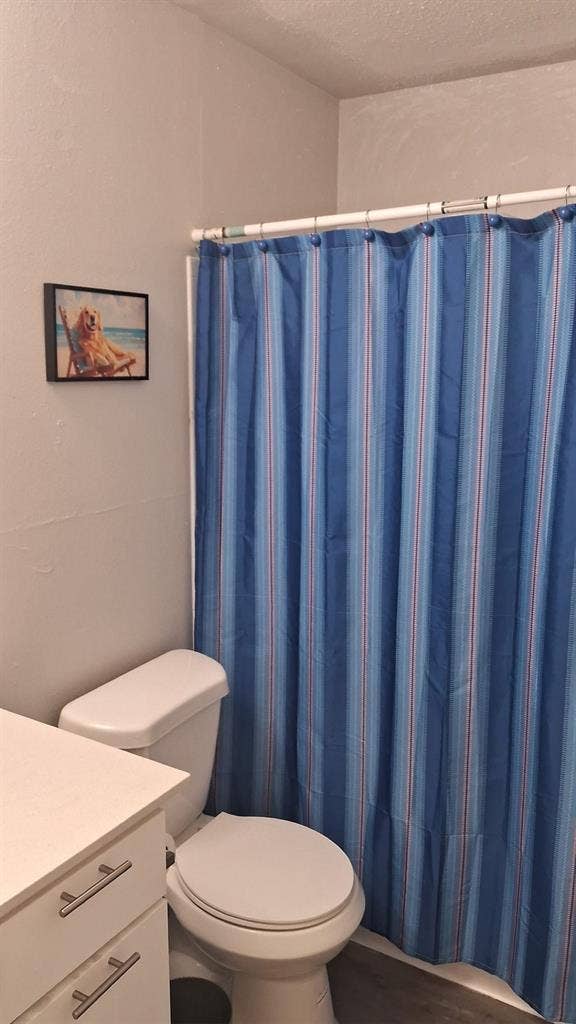 Looking for roommate